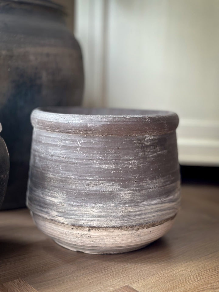 Grijze oude kruik /pot