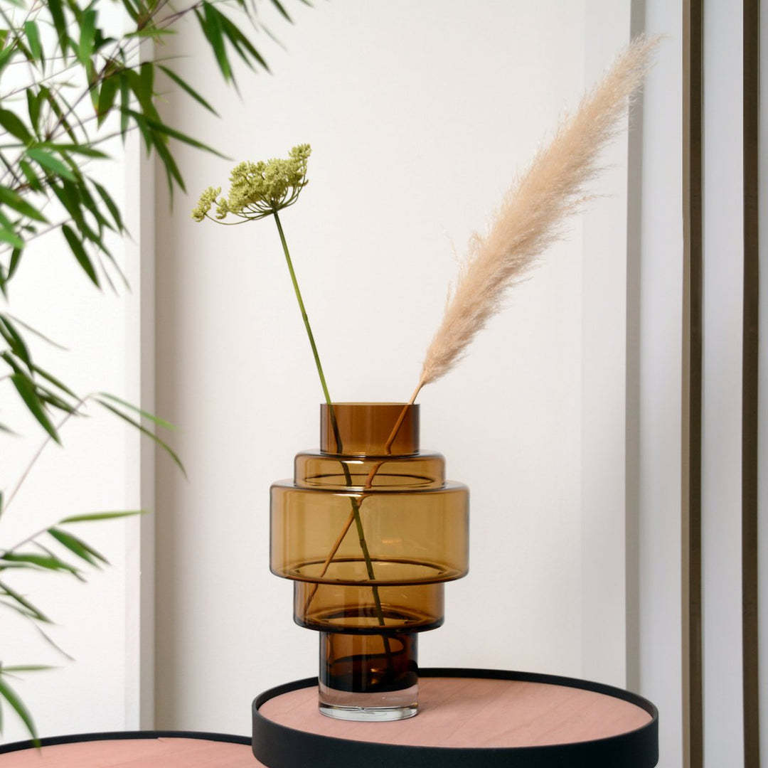 Kasai cognac vaas – mondgeblazen glazen vaas in bruin glas – decoratieve eyecatcher in 2 maten