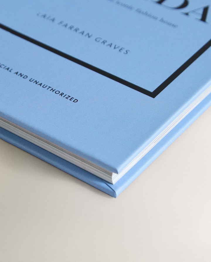 KOFFIETAFELBOEK THE LITTLE BOOK OF PRADA