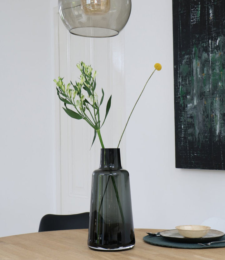 Jana Grey vaas – Mondgeblazen grijze designvaas van dik glas