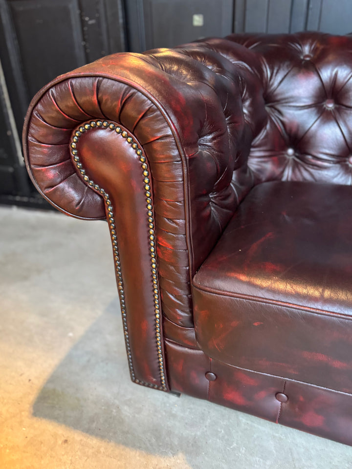 Chesterfield Antiekrode 2 zits bank