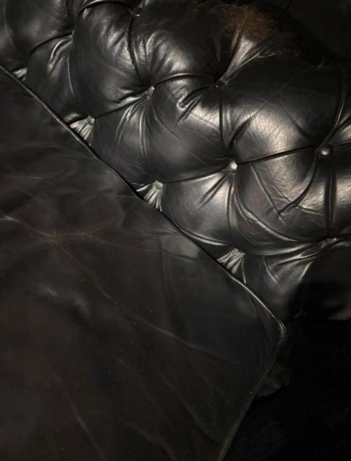 Chesterfield Bank 2.40 breed Zwart generfd leer izgs