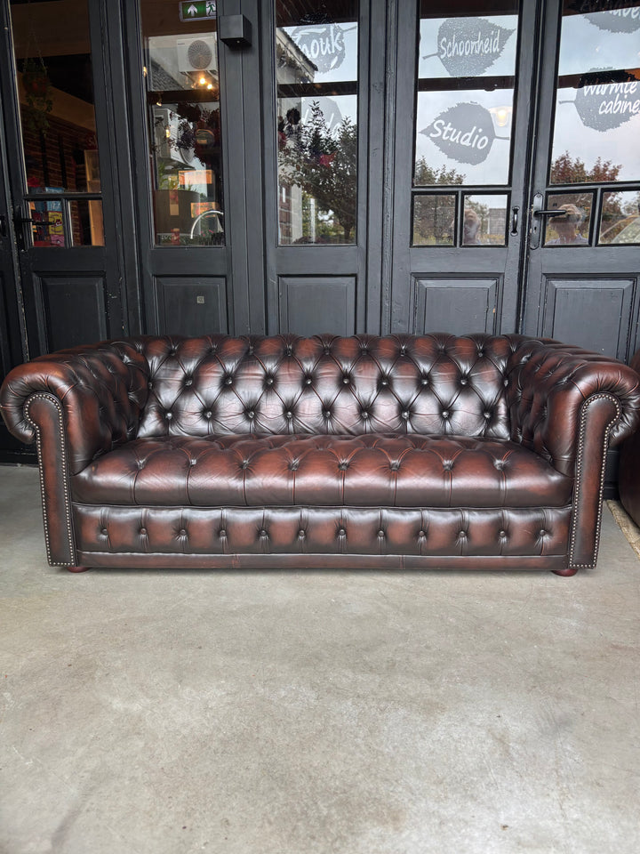 Engelse Chesterfield Buttonseat Bank Nieuwstaat