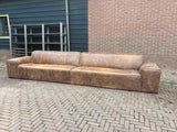 Buffelleren Bank 4.50 mtr. Breed Stoer & Vintage