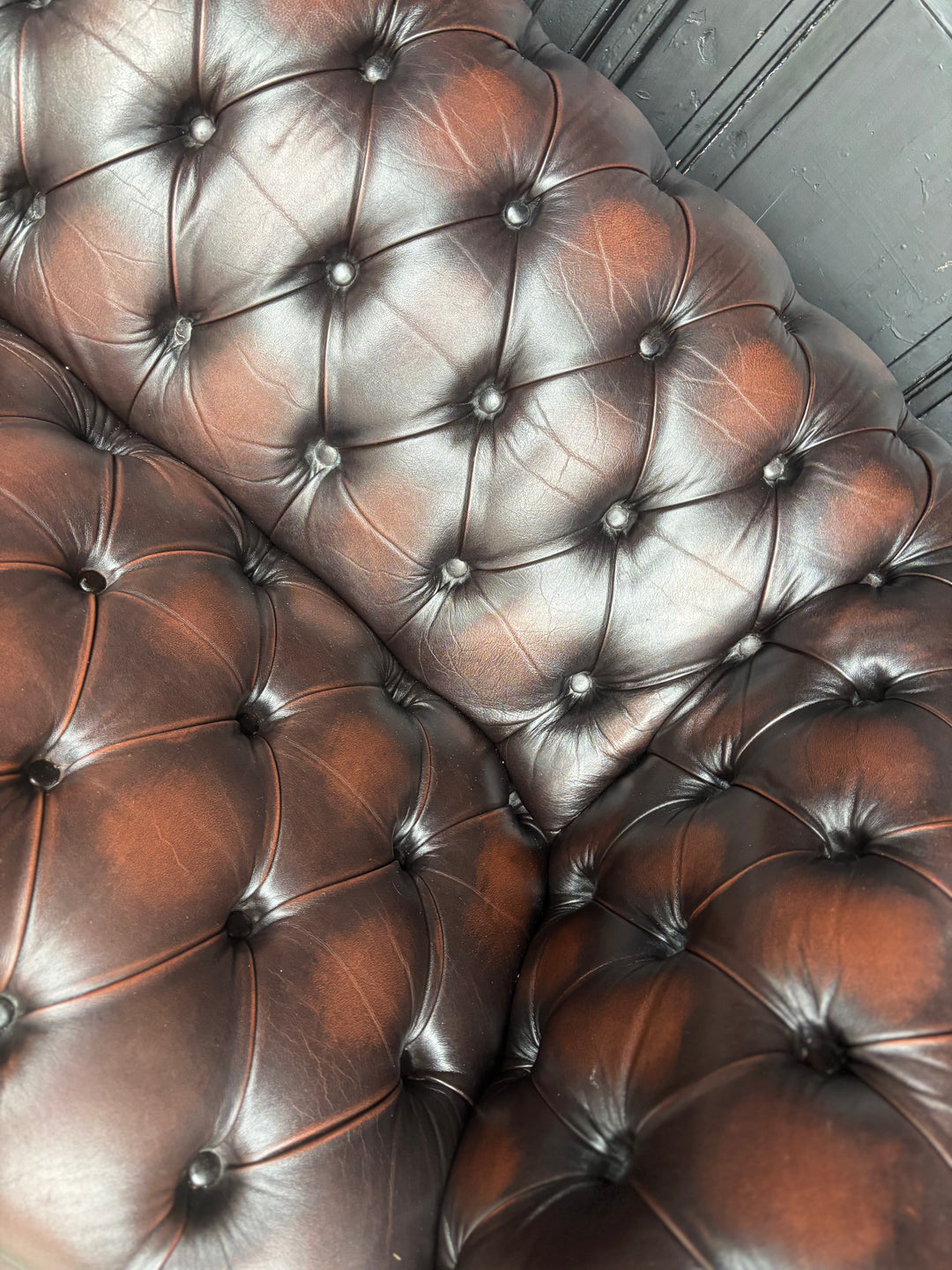 Engelse Chesterfield Buttonseat Bank Nieuwstaat