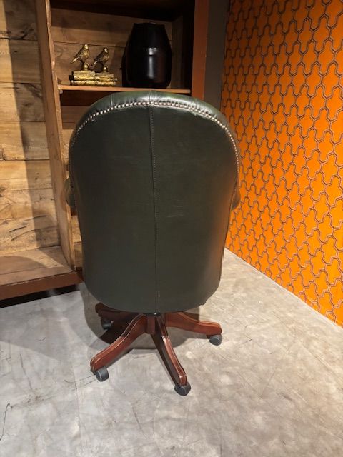 Chesterfield President Swivel Chair