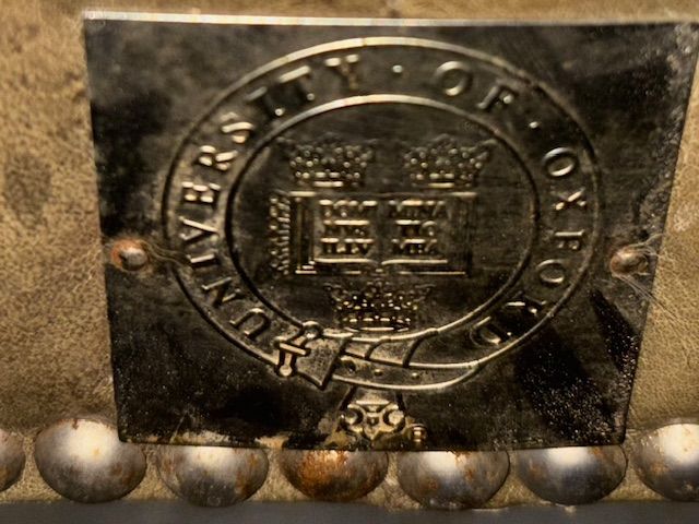 Antieke Chesterfield Bank University of Oxford