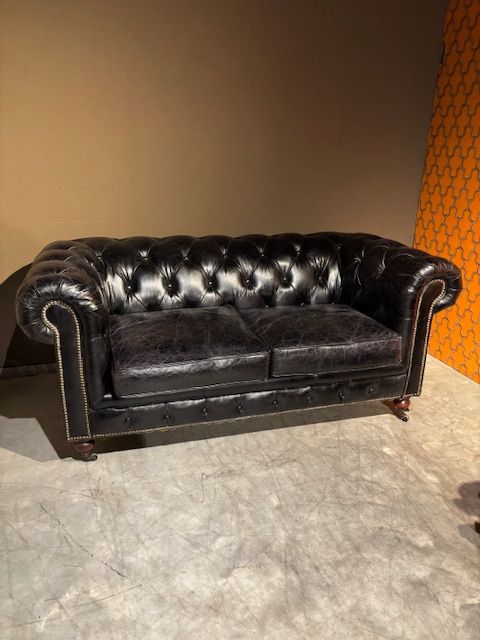 Chesterfield Bank Zwart Generfd Leer Nieuwstaat