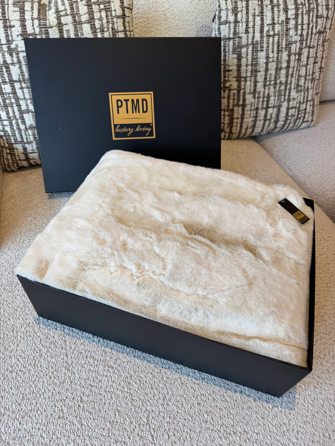 Hair Cream fauteuil met GRATIS Linde  Beige plaid t.w.v.€184 in Cadeaubox  150x200