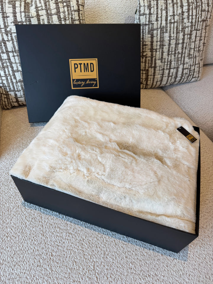 Hair Cream fauteuil met GRATIS Linde  Beige plaid t.w.v.€184 in Cadeaubox  150x200