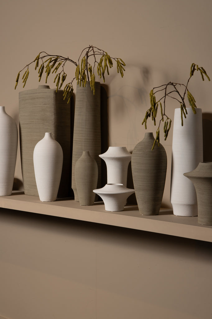 Cavinn Beige matt ceramic bottle vase L PTMD