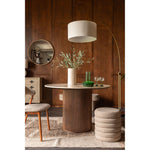 Eettafel travertin rond beige gedekt met servies – Dutchbone Arda