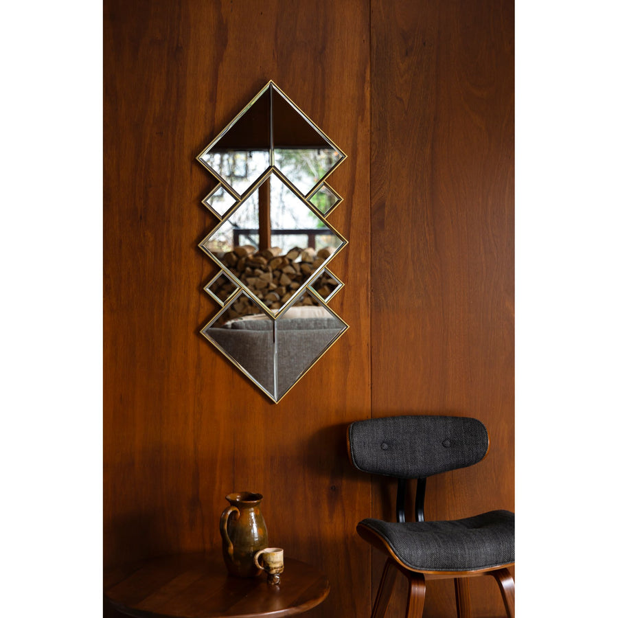 Gouden wandspiegel Miyu in een interieur