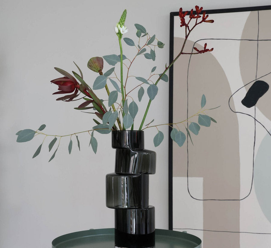 Vaas Bandon Grey – Mondgeblazen Glazen Vaas in Grijze Tint voor Elegante Interieurs