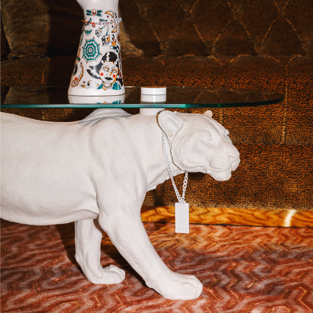 Bold Monkey Dope as Hell Coffee Table – Wit Panter Design (90 cm)