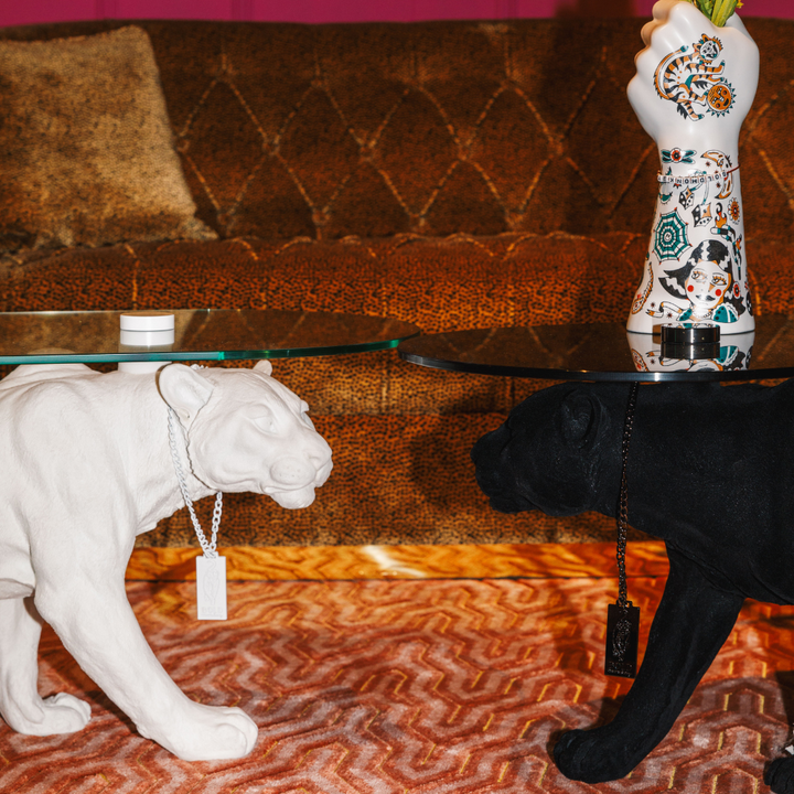 Bold Monkey Dope as Hell Coffee Table – Wit Panter Design (90 cm)