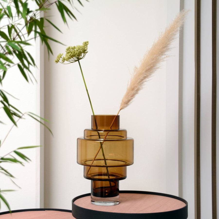 Kasai cognac vaas – mondgeblazen glazen vaas in bruin glas – decoratieve eyecatcher in 2 maten