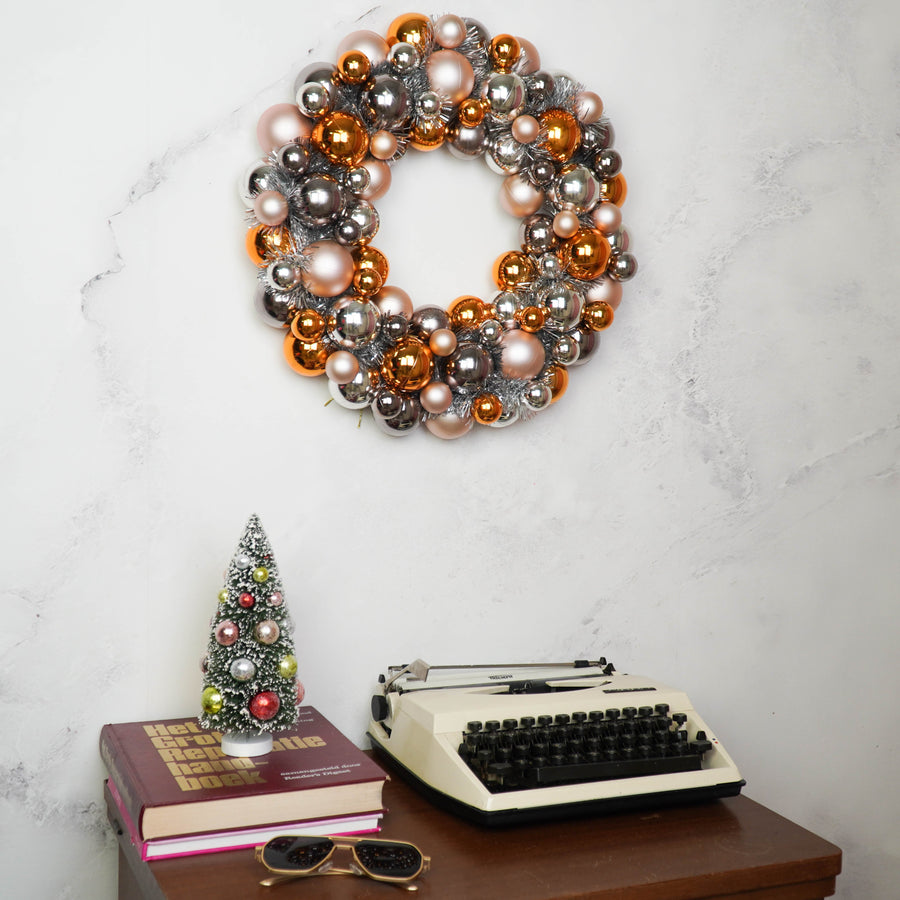 Kerstkrans Kerstballen Taupe – 34 cm