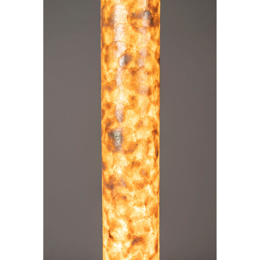 Detail van het eikenhout van de Beam vloerlamp