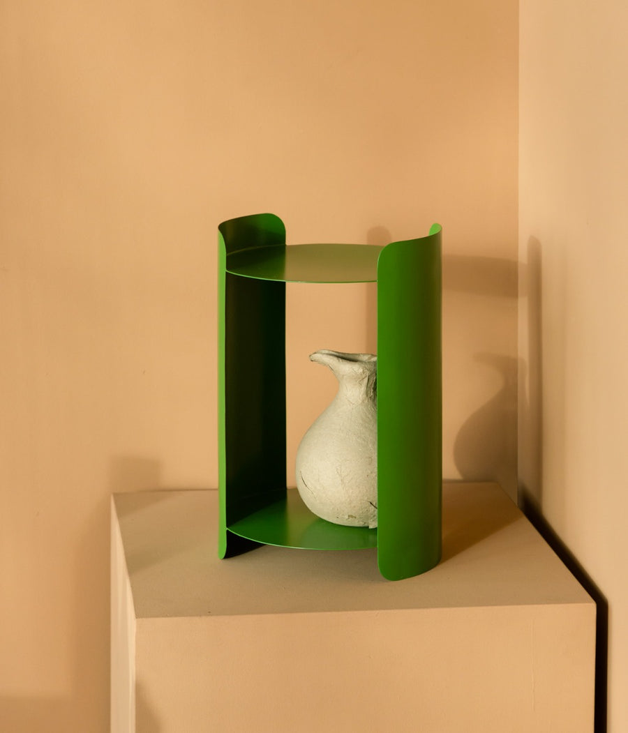 Groene bijzettafel Navagio in een woonkamer