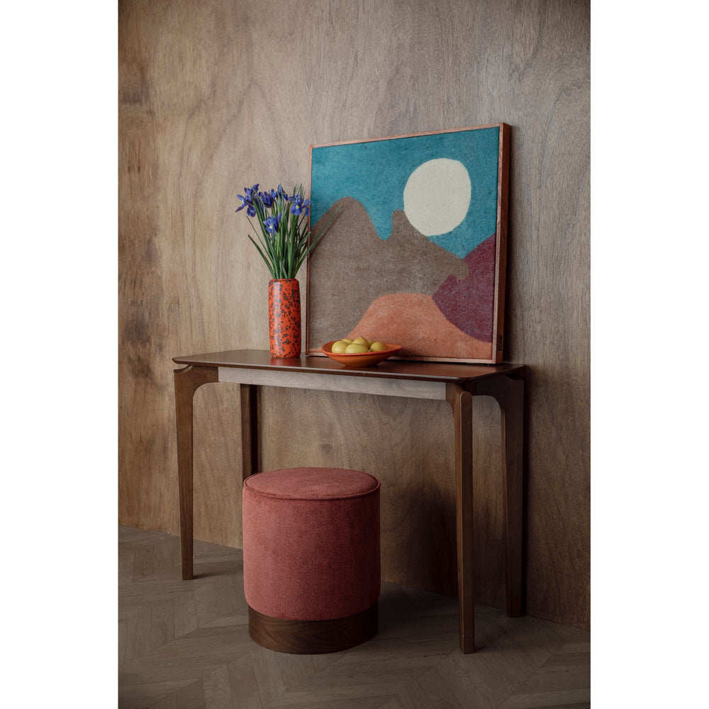 Houten sidetable Savone in een hal