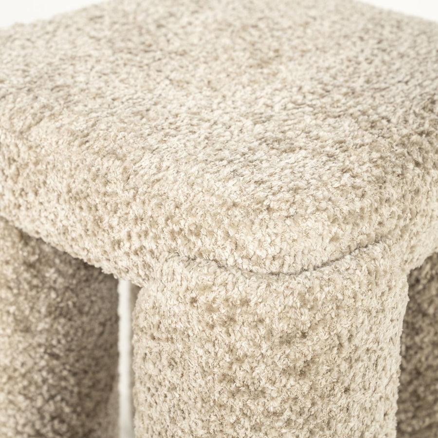 Poef Omla – stof & hout taupe