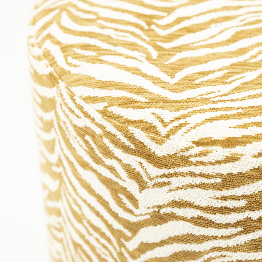 Poef Tigra – polyester & hout mosterd