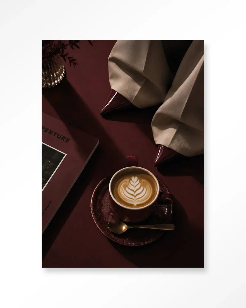 Coffee Time Red wanddecoratie Urban Cotton cappuccino op bordeauxrode ondergrond
