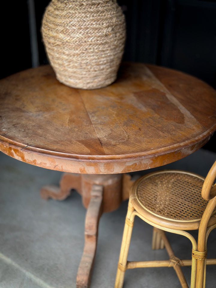 Oude vintage wijntafel