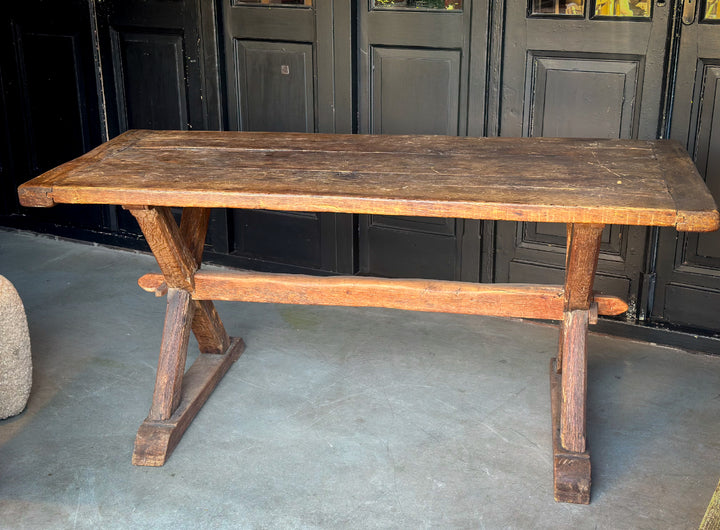 Oude vintage klooster tafel