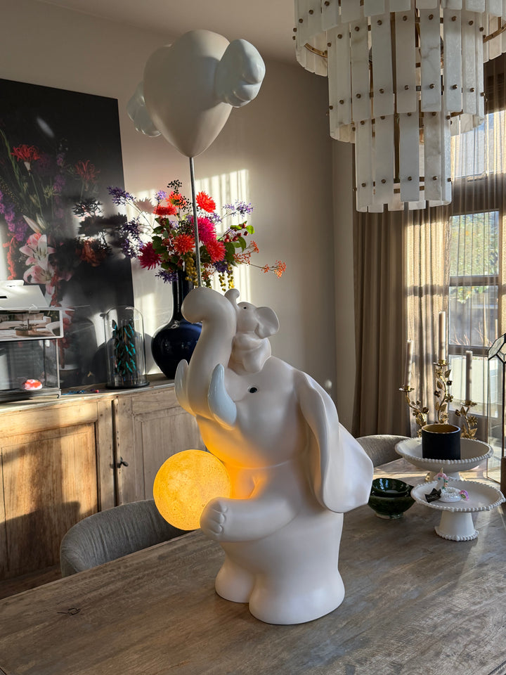 Baby Beer met Lichtgevende Maan – Luxe Decorlamp 135 cm