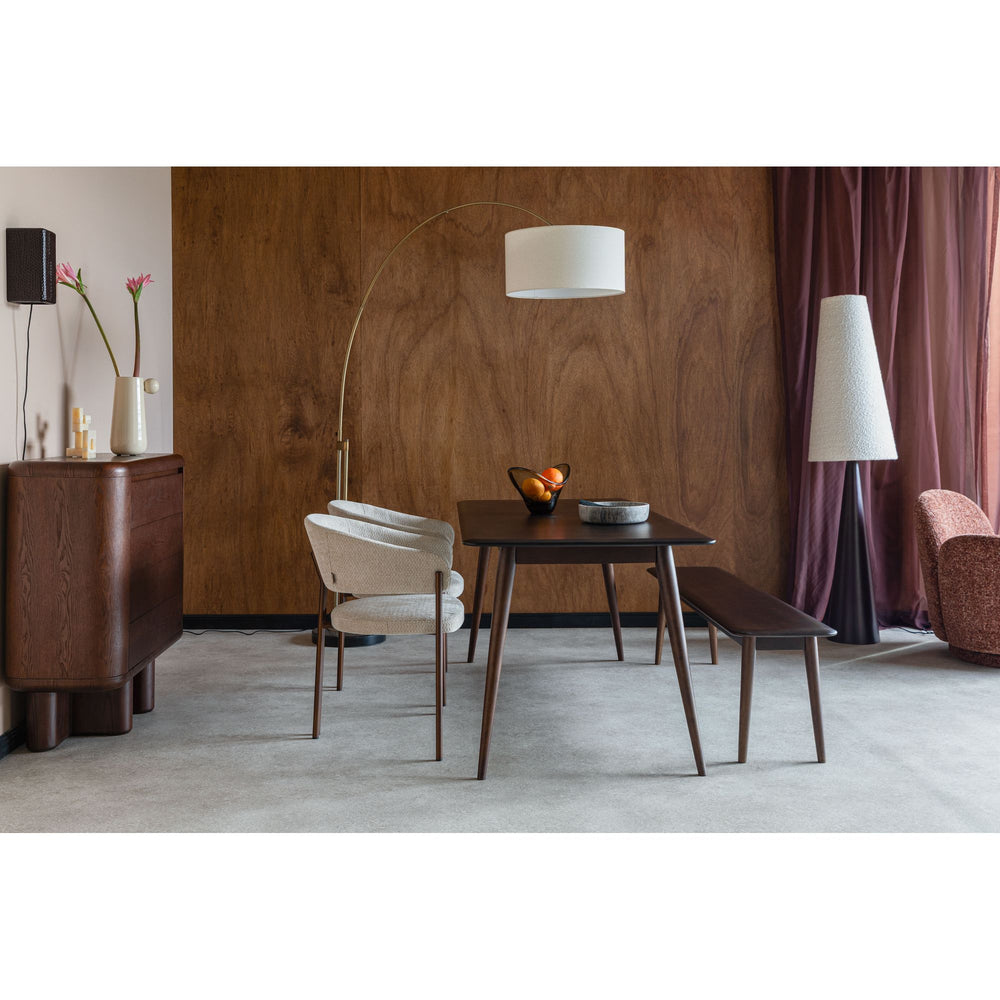 Houten eettafel Elroy 180 cm in een eetkamer