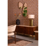 Asymmetrische wandspiegel Bryn aan een muur in het interieur