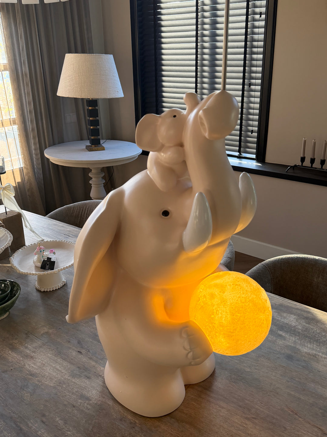 Baby Beer met Lichtgevende Maan – Luxe Decorlamp 135 cm