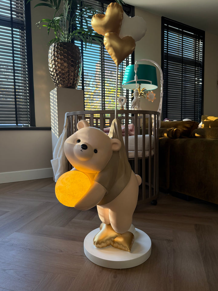 Baby Beer met Lichtgevende Maan – Luxe Decorlamp 135 cm
