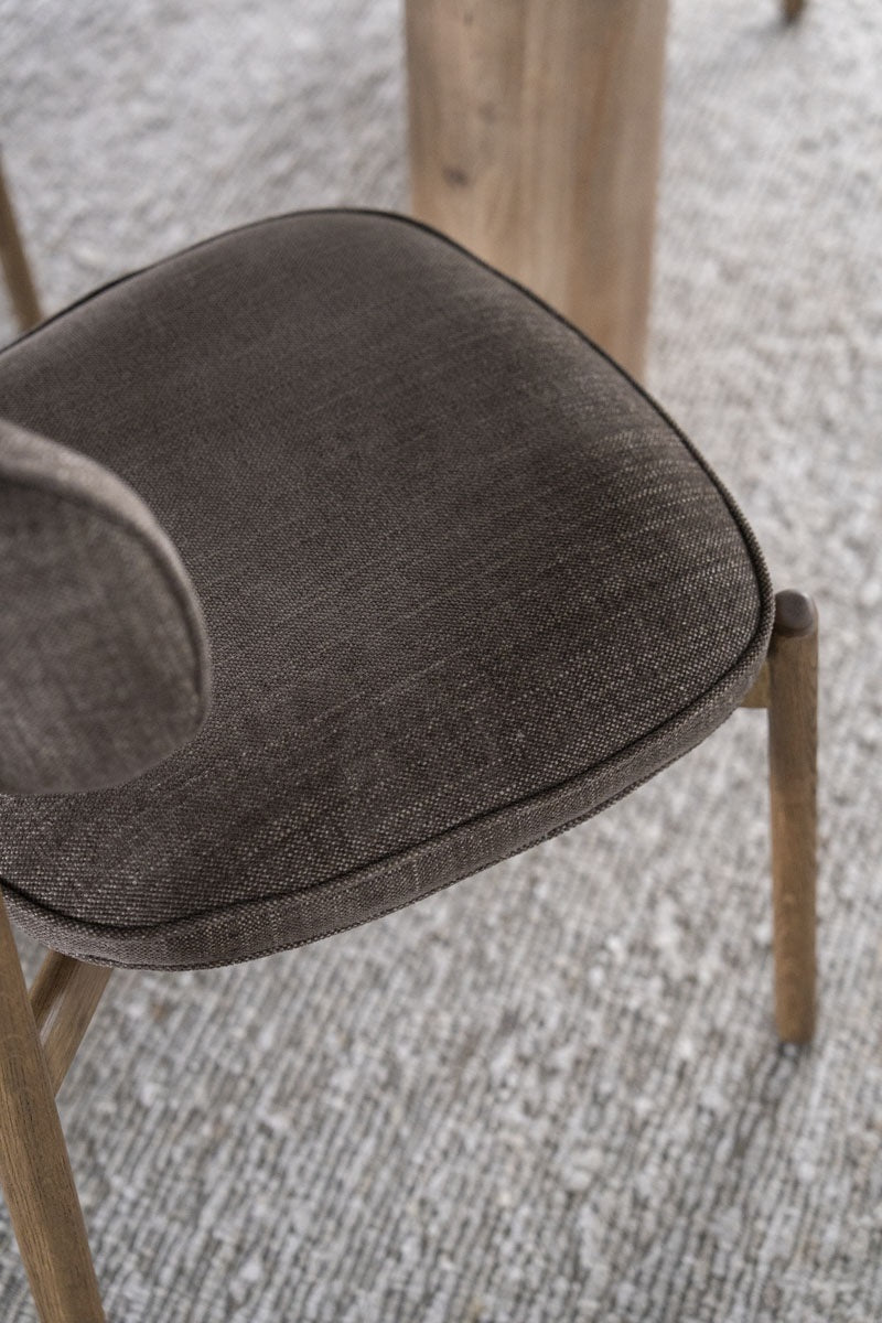 Stoel Rune bruin – stof & eikenhout bruin Serene