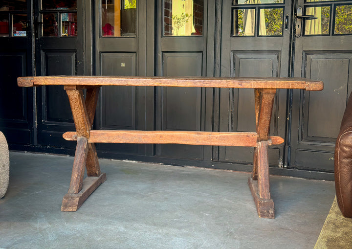 Oude vintage klooster tafel