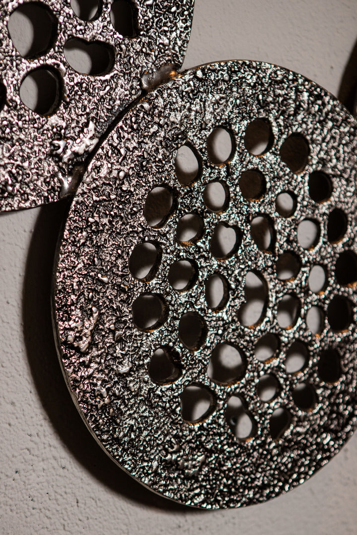 Metalen wandpaneel Geoffe XL zilver aluminium rond patroon