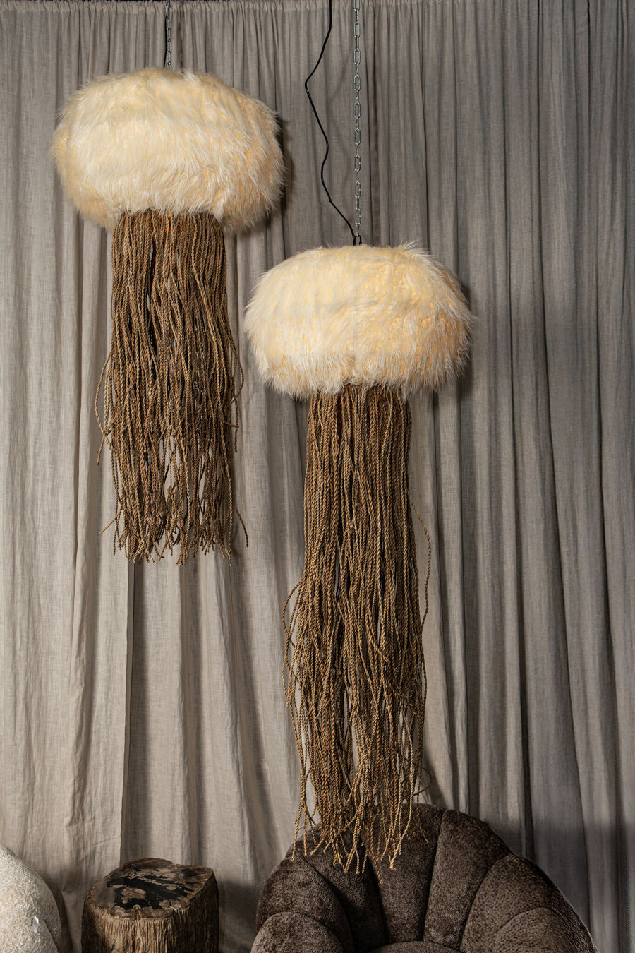 Pluizige Hanglamp Jellyfish Crème met Bruine Franjes Ø50 of Ø60 cm – PTMD Goa Fur