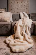 Bont plaid PTMD Linde Offwhite Faux Fur Plaid In Giftbox 150 X 200