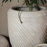 Beton Bloempot – Luxe Design Pot met Wave Structuur