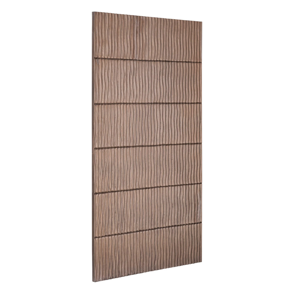 Bronskleurig houten wandpaneel in het interieur