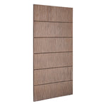 Bronskleurig houten wandpaneel in het interieur