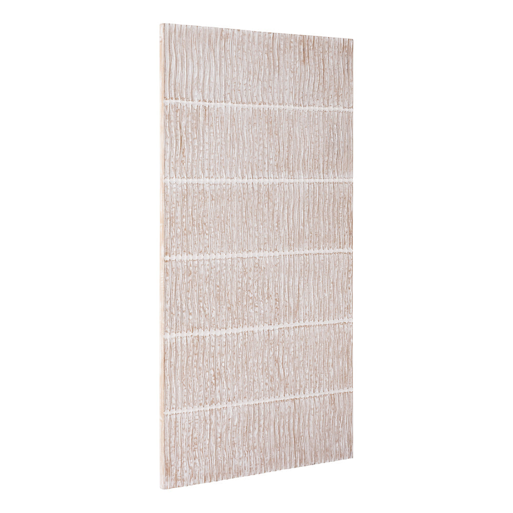 Wit houten wandpaneel met golvende strepen in het interieur