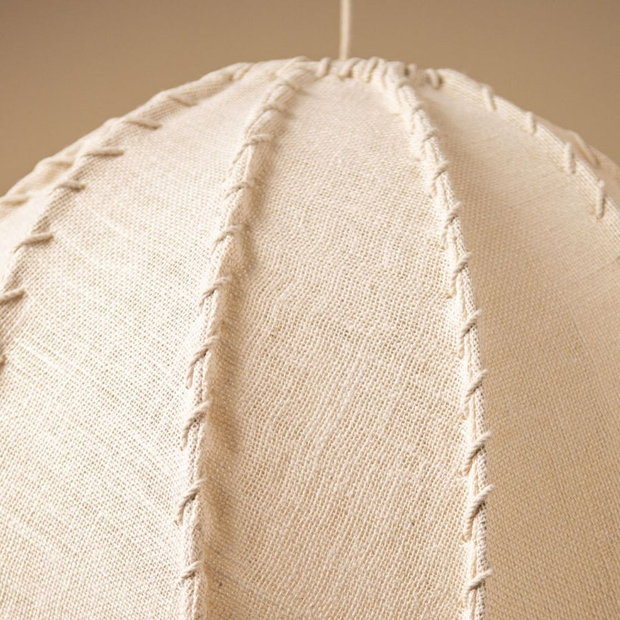 Crème jute hanglamp in sfeervol interieur met daglicht