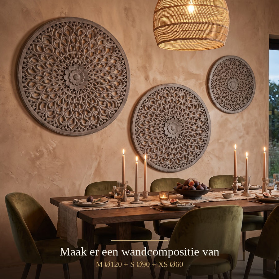 Wandcompositie met drie Vane wandpanelen M, S en XS boven een eettafel