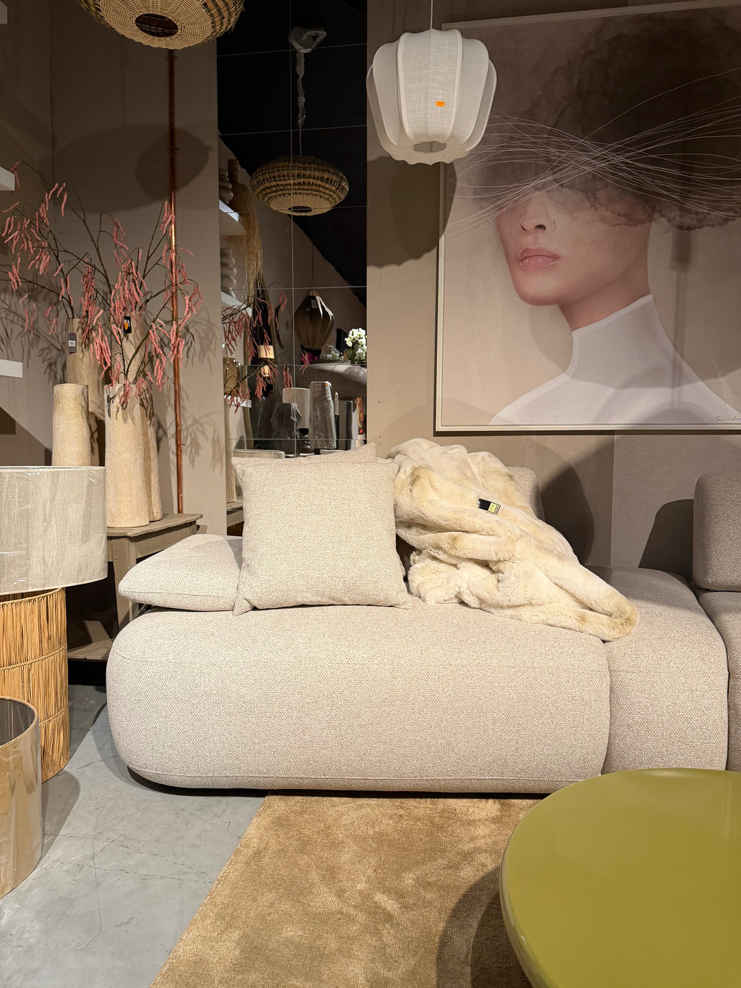 Sevn Bank Emilia Beige Showroom model
