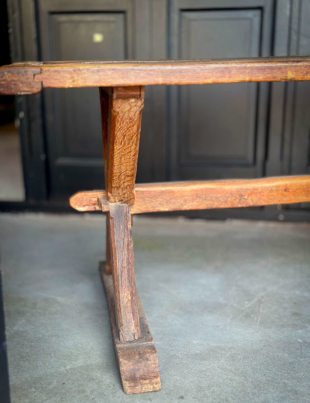 Oude vintage klooster tafel