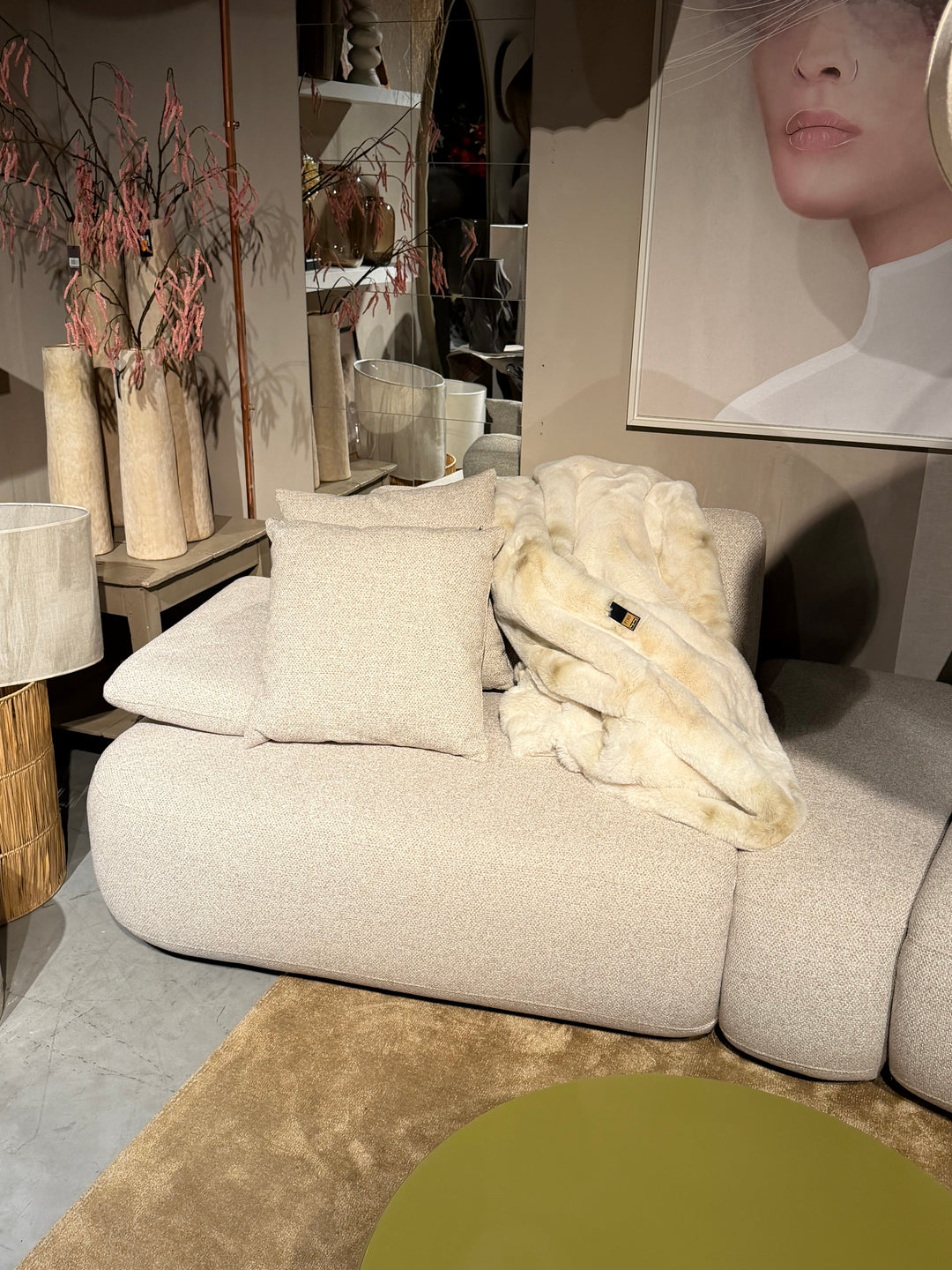 Sevn Bank Emilia Beige Showroom model