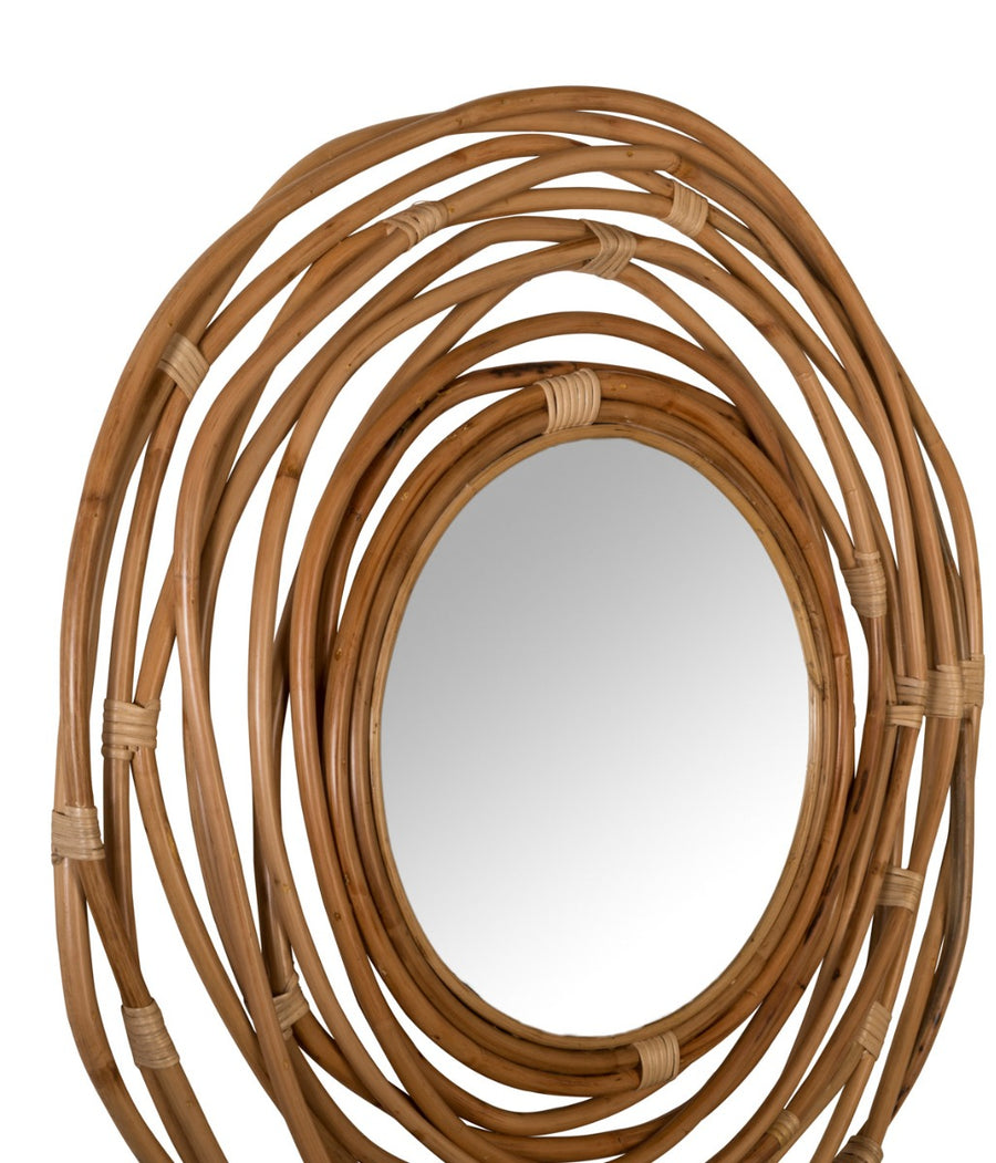 Rotan wandspiegel Kubu in een interieur